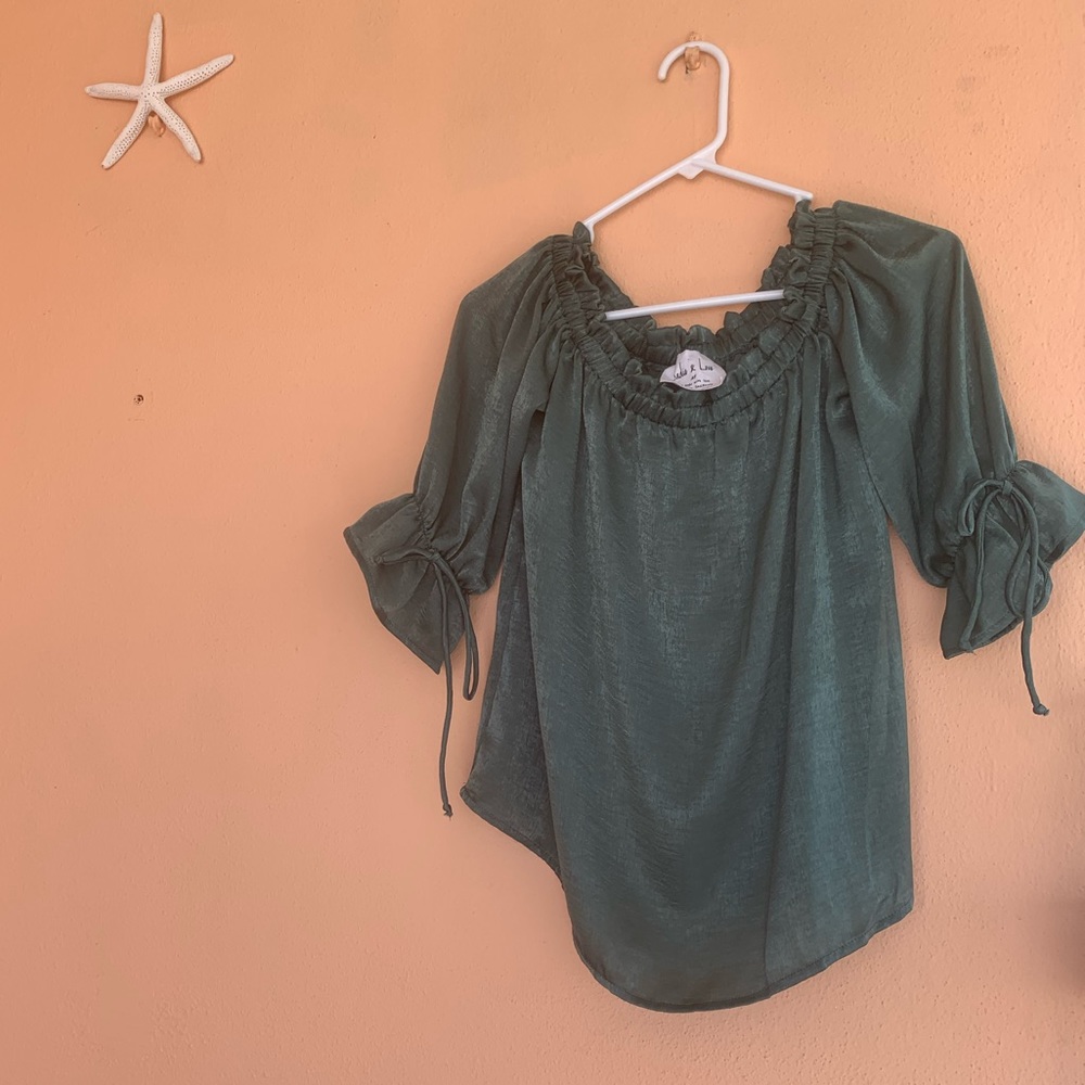 Sadie & Love medium top like new green